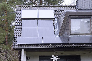 Das Dach des Kunden mit 420 WP S4 Innovation Powerline N Glasmodulen von Solar Fabrik
