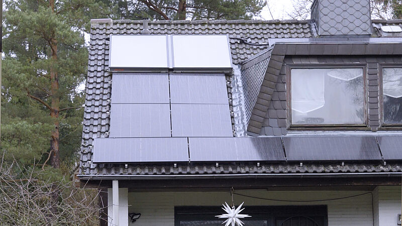 Das Dach des Kunden mit 420 WP S4 Innovation Powerline N Glasmodulen von Solar Fabrik
